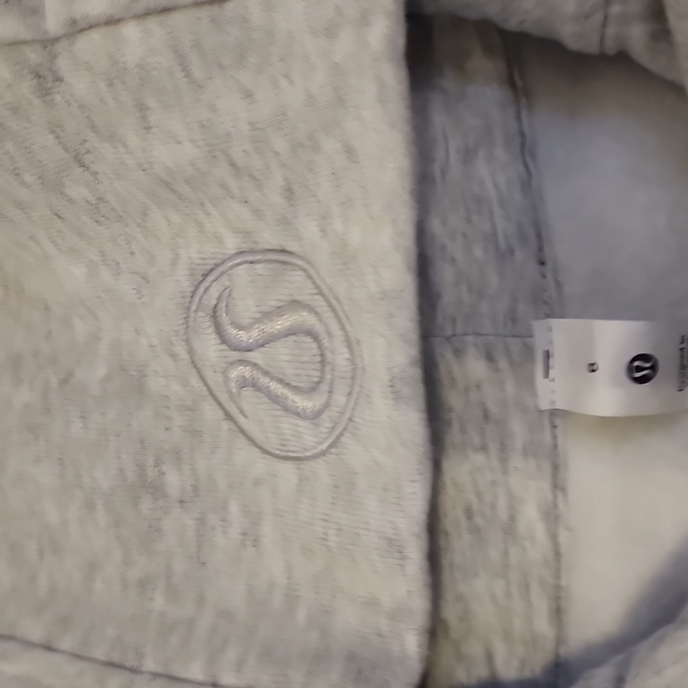 NWT Lululemon Scuba Full Zip Cropped Hoodie - Picture 2 of 4